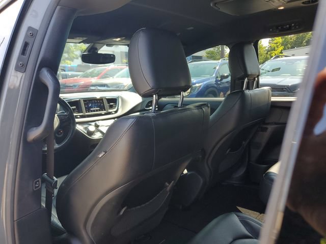 Certified 2020 Chrysler Pacifica Touring-L w/ S Appearance Package FWD image 13