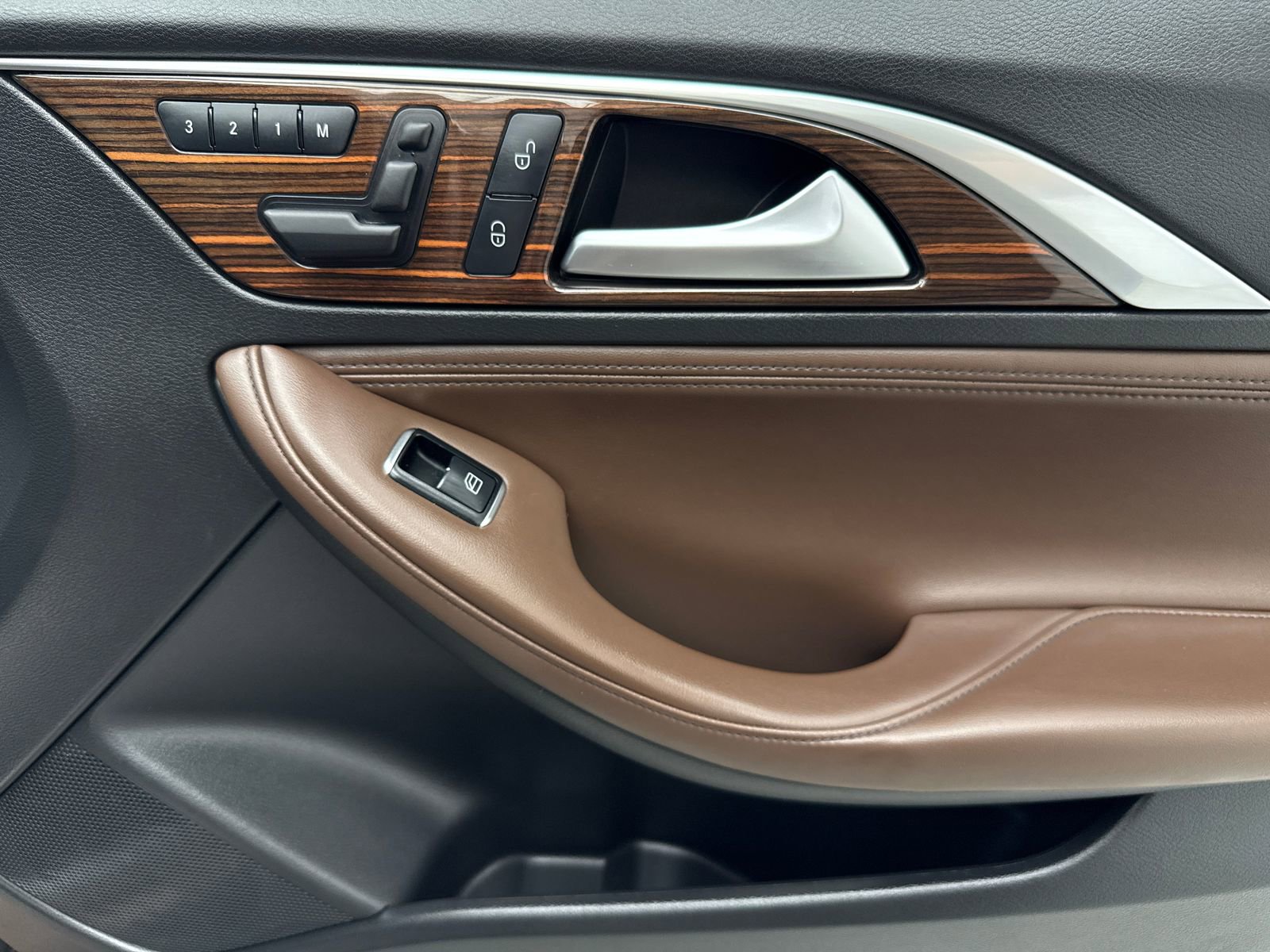 Used 2018 INFINITI QX30 Premium w/ Navigation Package AWD/4WD image 43