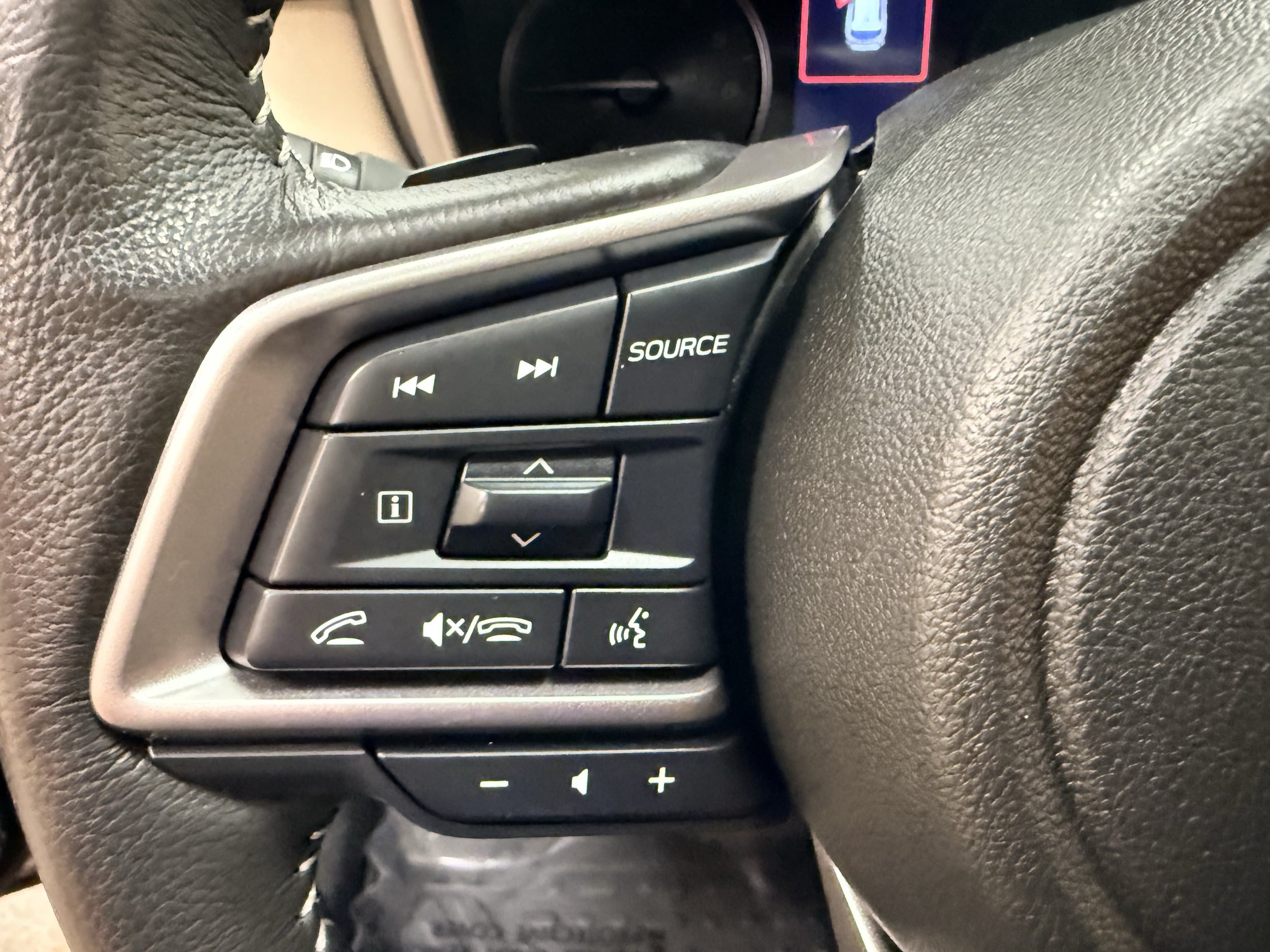 Used 2025 Subaru Outback Limited AWD/4WD image 13