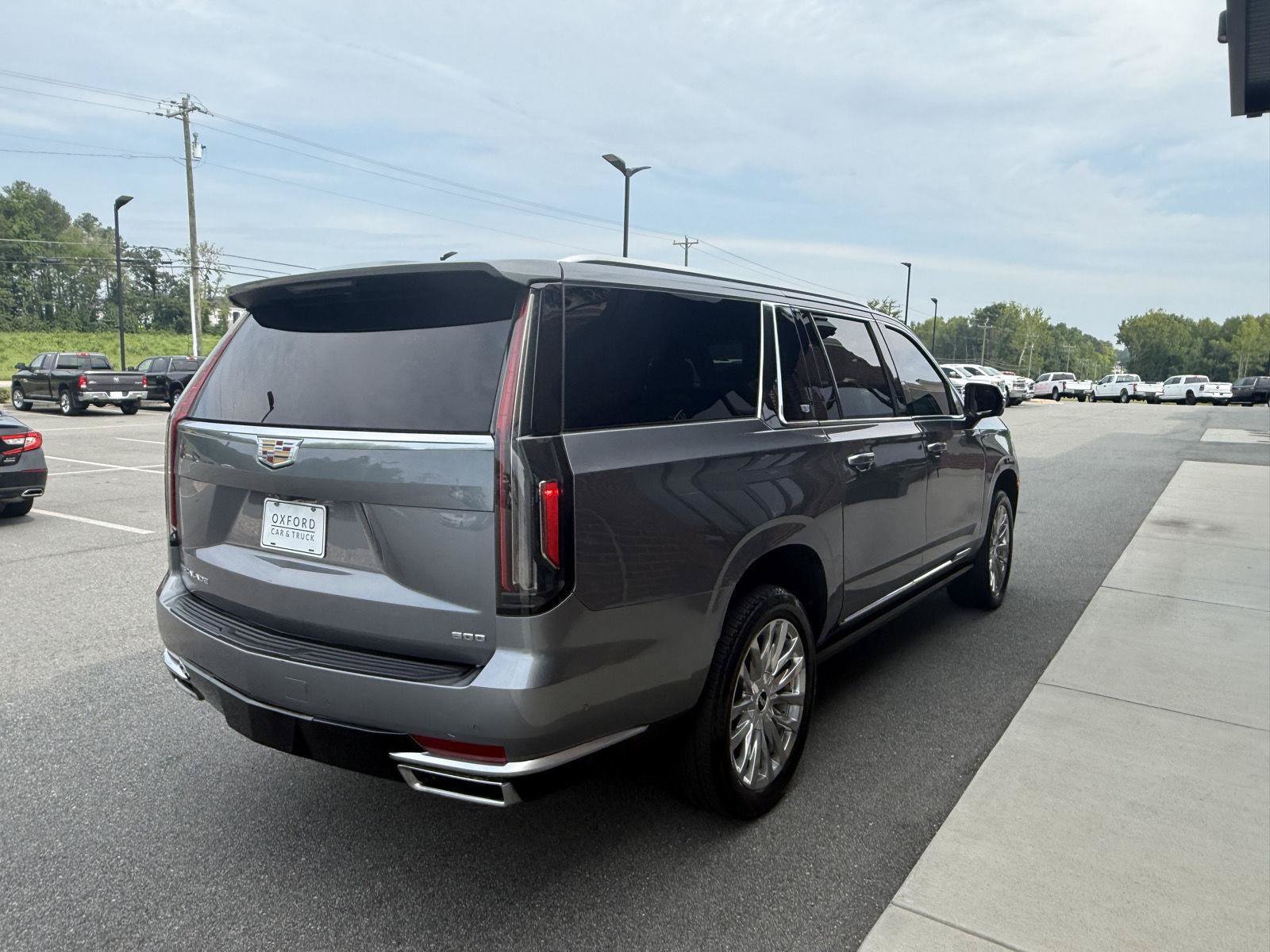 Used 2022 Cadillac Escalade ESV Premium Luxury w/ Performance Package AWD/4WD image 36