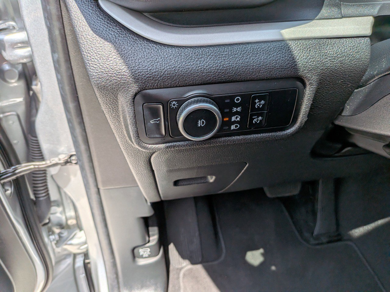 Used 2024 Ford Explorer XLT w/ Equipment Group 202A RWD image 20