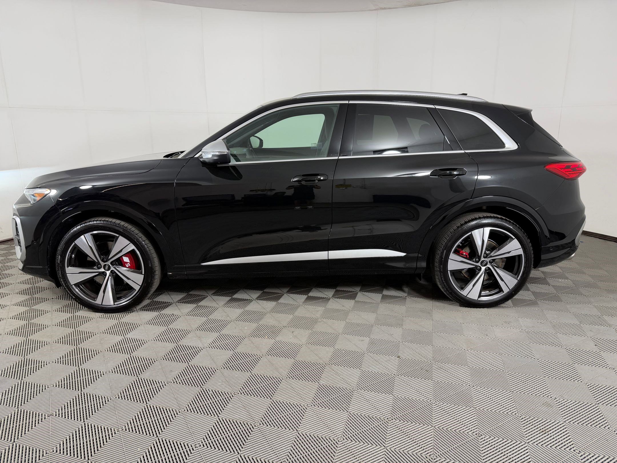 New 2026 Audi SQ5 Premium Plus AWD/4WD image 2