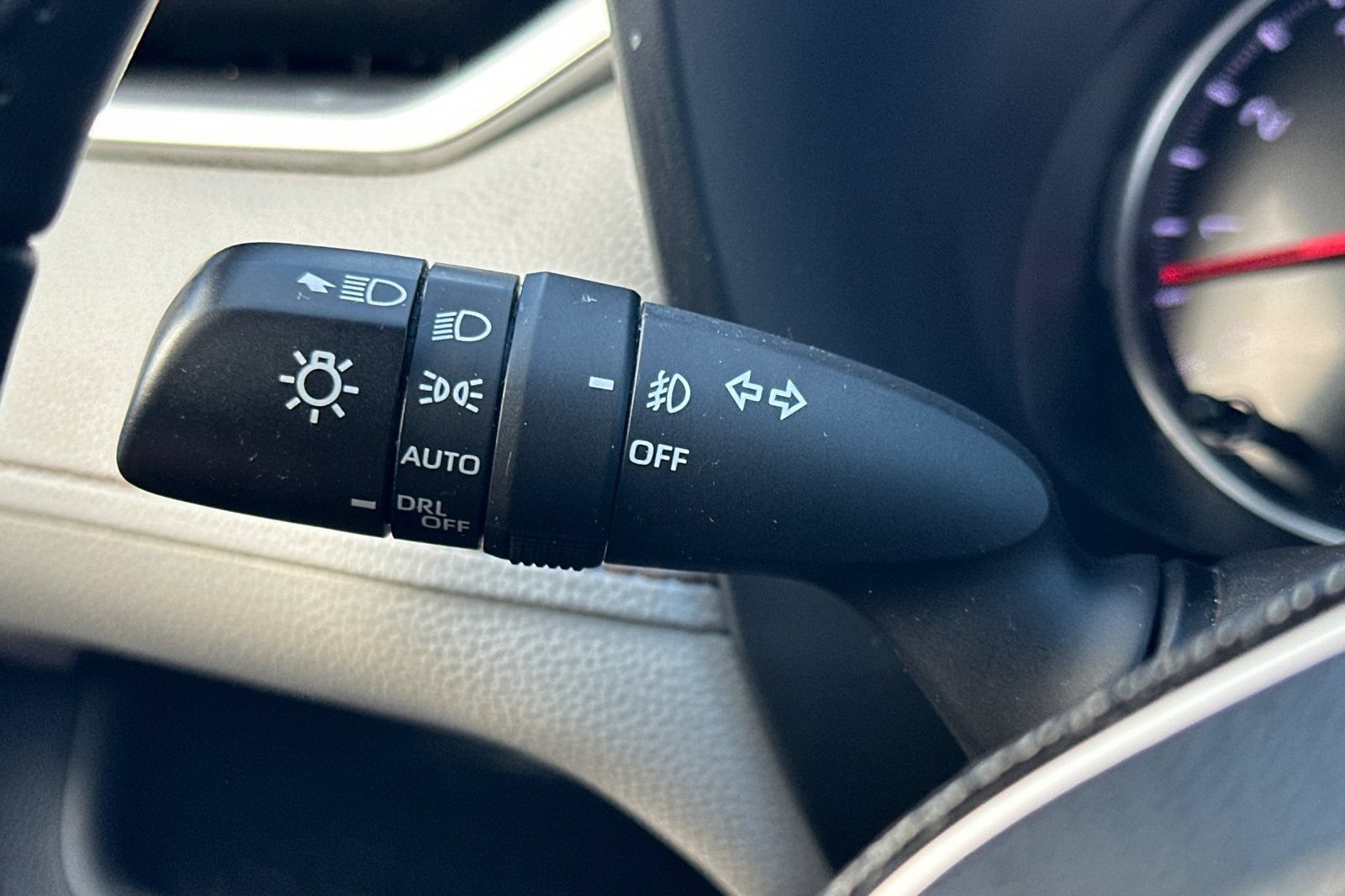 Used 2020 Toyota RAV4 XLE Premium FWD image 35