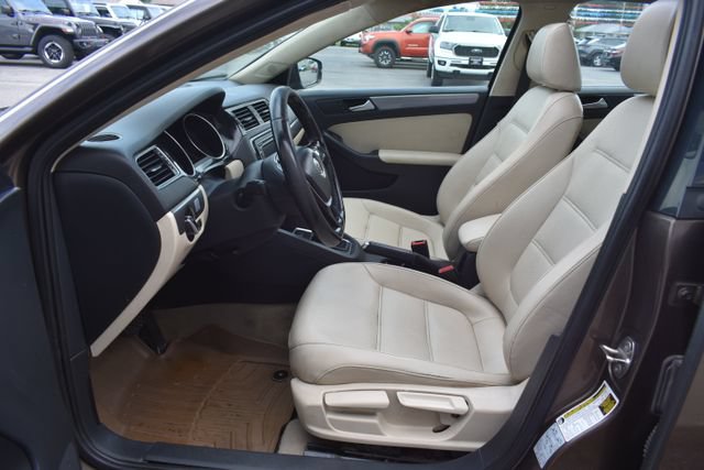 Used 2015 Volkswagen Jetta TDI SE FWD image 4