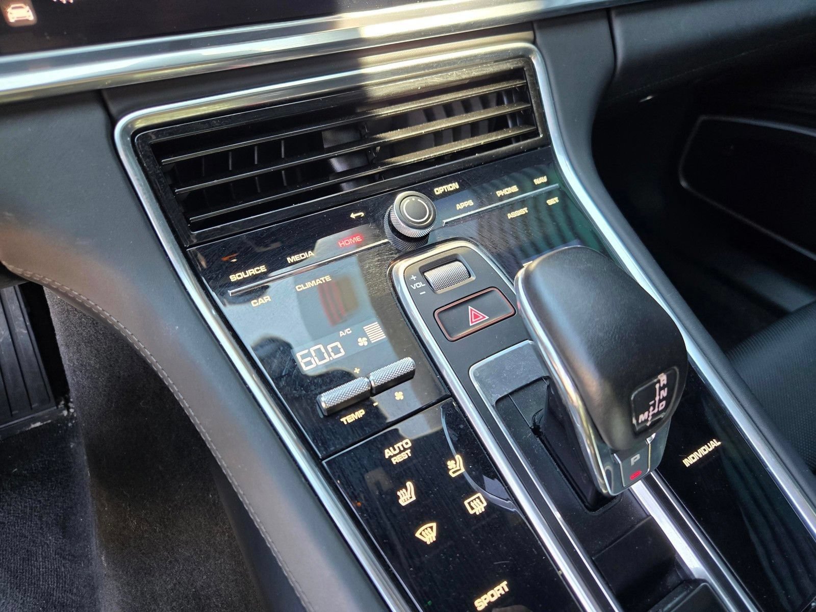 Certified 2023 Porsche Panamera 4 Platinum Edition w/ Assistance Package AWD/4WD image 22
