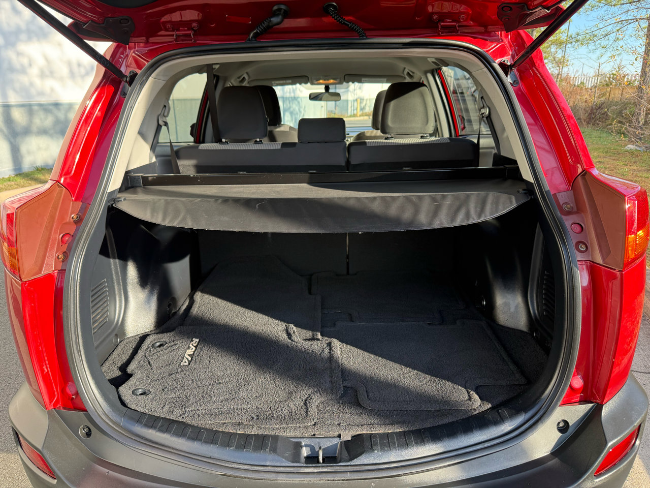 Used 2013 Toyota RAV4 LE image 17