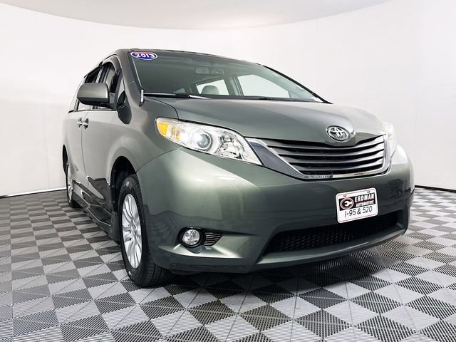 Used 2013 Toyota Sienna XLE FWD image 1