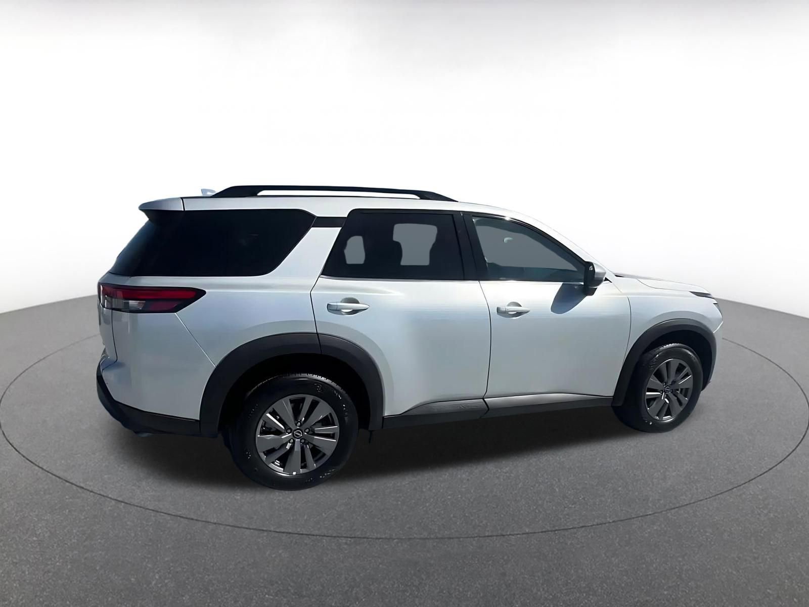 Used 2025 Nissan Pathfinder SV AWD/4WD image 16