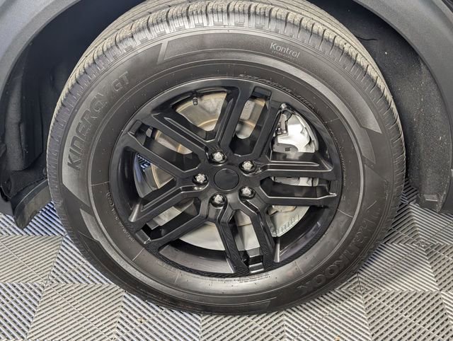 Used 2025 Ford Explorer Active image 8