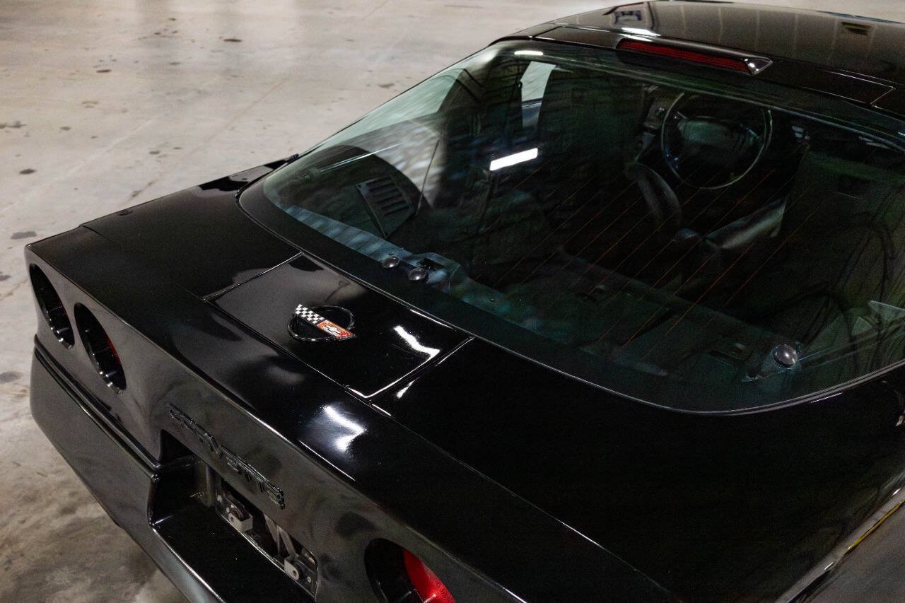Used 1990 Chevrolet Corvette Coupe RWD image 12