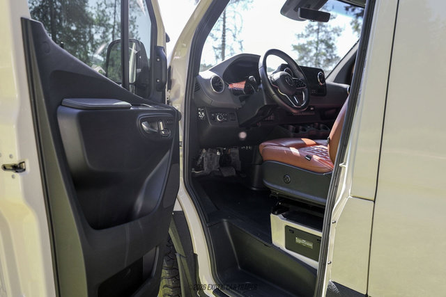 Used 2024 Mercedes-Benz Sprinter 2500 image 29