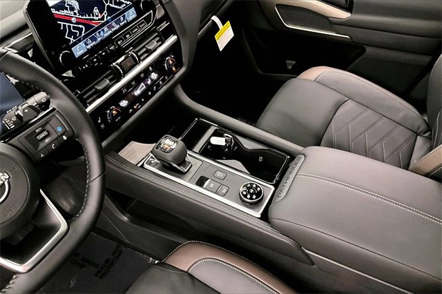 New 2025 Nissan Pathfinder Platinum image 8