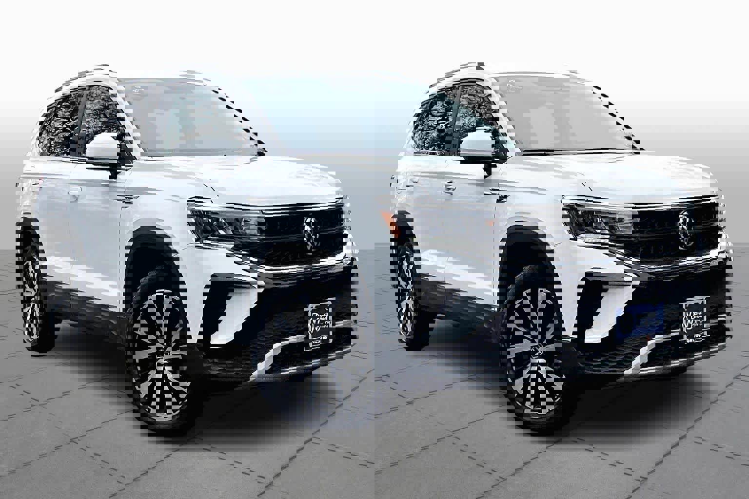 Certified 2022 Volkswagen Taos SE image 3