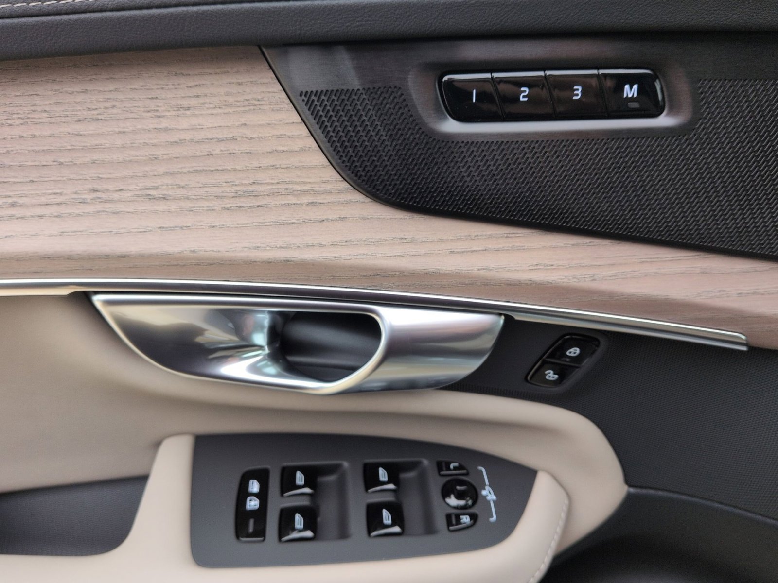 New 2026 Volvo XC90 B6 Ultra w/ Protection Package Premier image 15