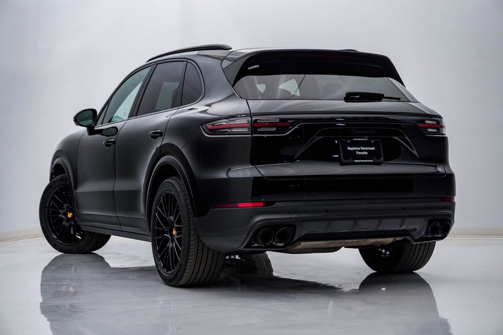 Certified 2023 Porsche Cayenne Platinum Edition image 3
