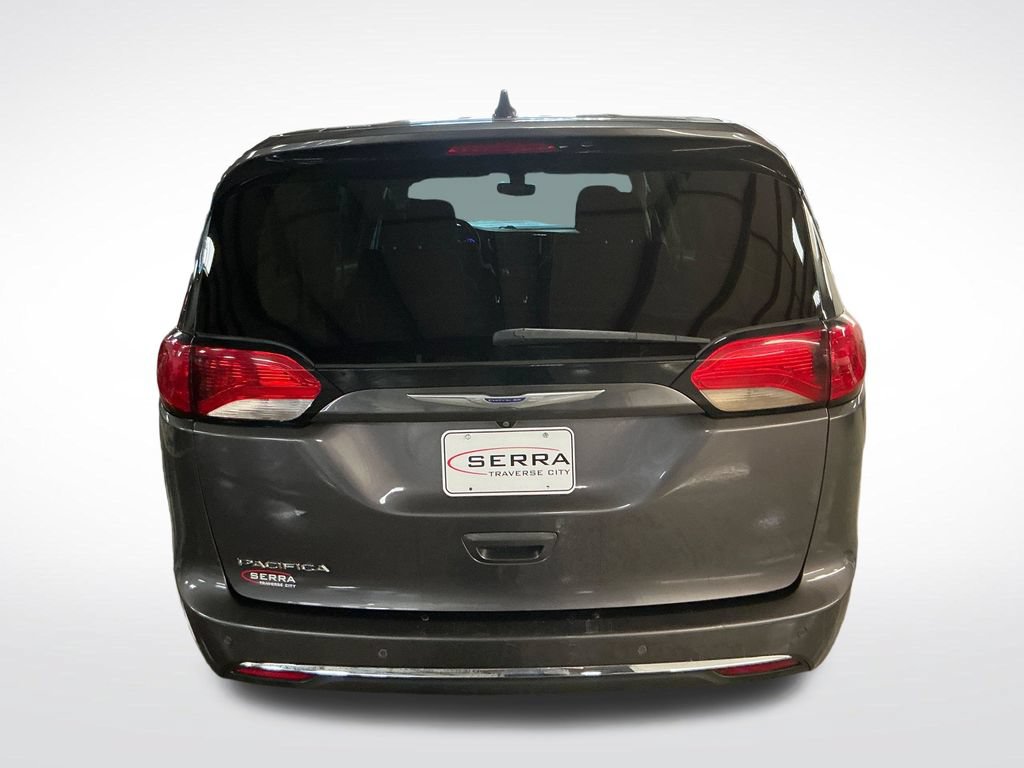 Used 2018 Chrysler Pacifica Touring Plus FWD image 4