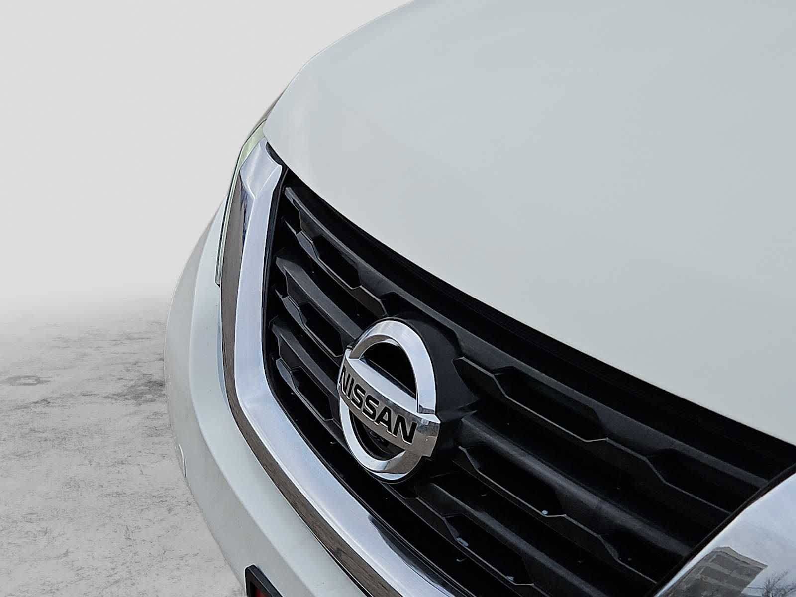 Used 2020 Nissan Pathfinder SL FWD image 13