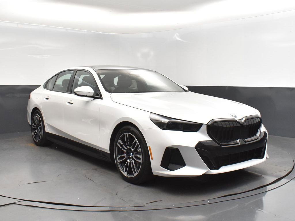 New 2026 BMW 550e xDrive w/ Premium Package image 1