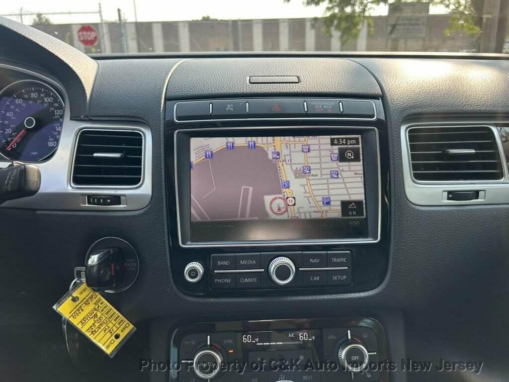Used 2015 Volkswagen Touareg VR6 AWD/4WD image 38