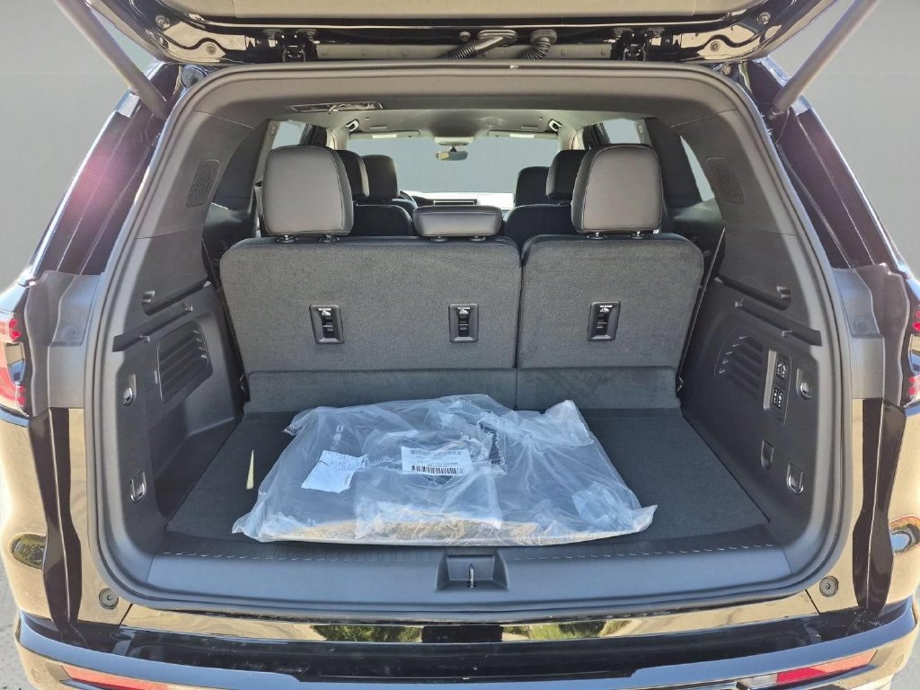 New 2026 GMC Acadia Denali w/ Super Cruise Package FWD image 25
