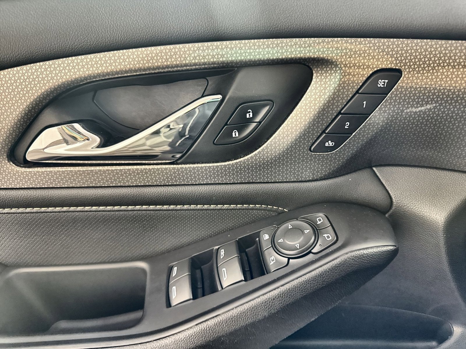 Used 2022 Chevrolet Traverse Premier w/ Redline Edition image 15