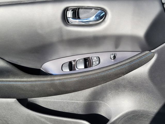 Used 2025 Nissan Leaf S image 13