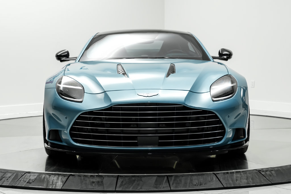 Used 2025 Aston Martin Vanquish RWD image 2