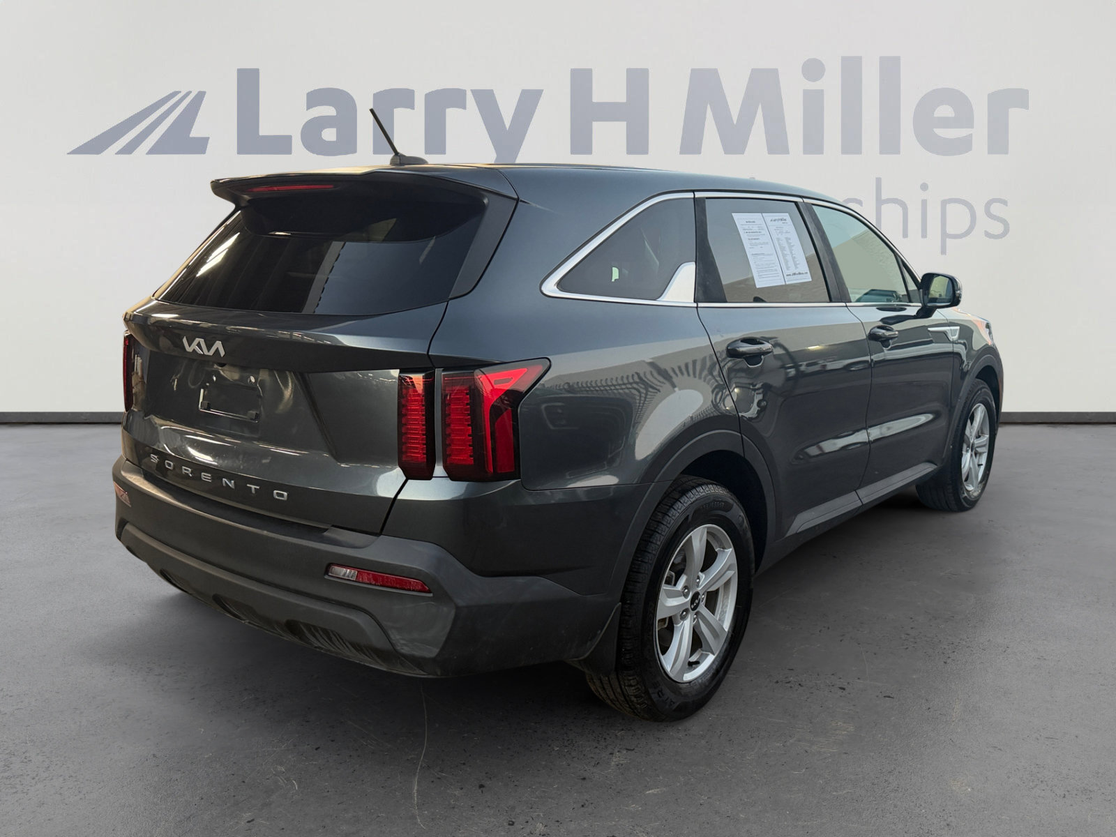 Used 2022 Kia Sorento LX FWD image 5