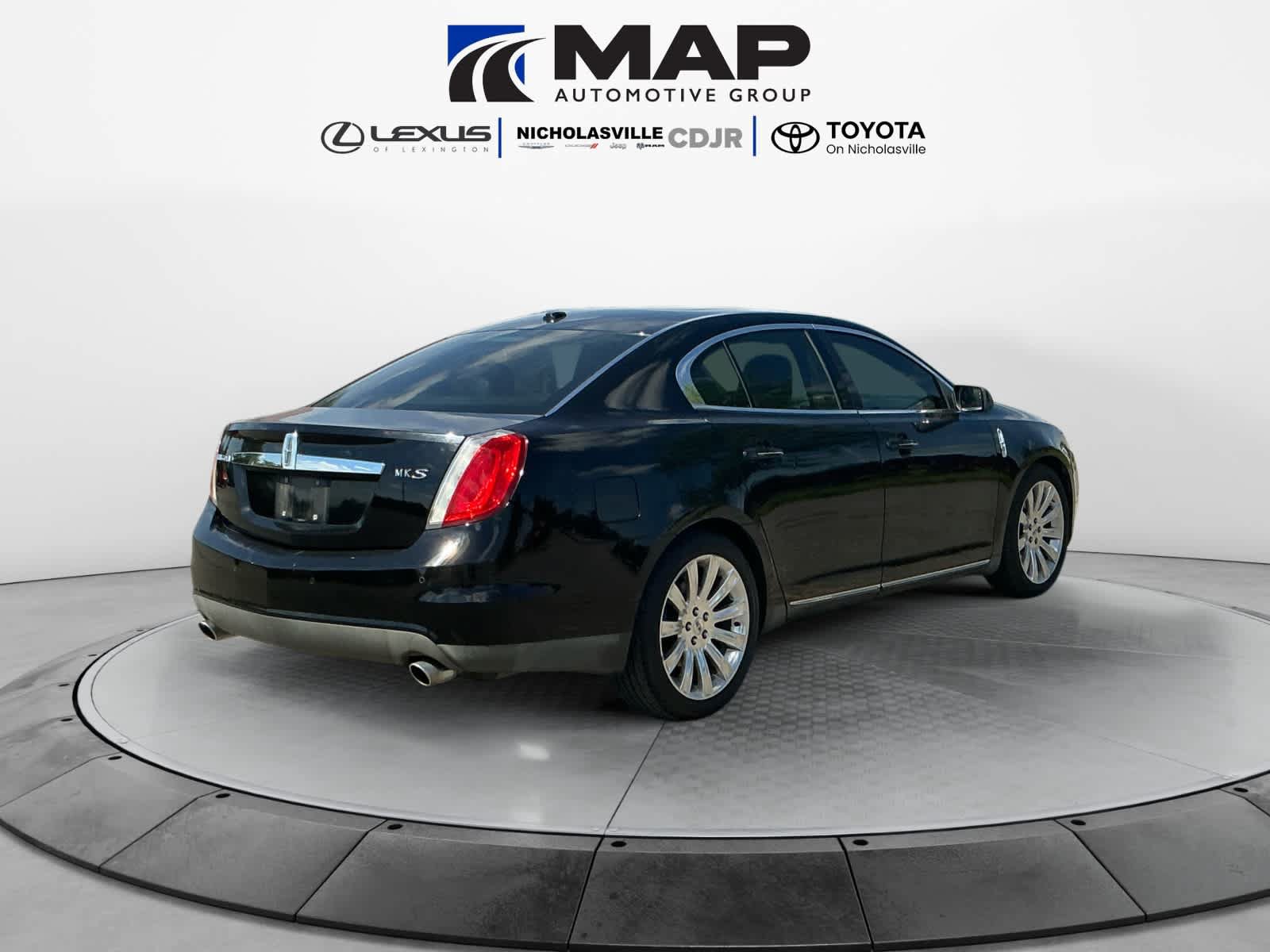 Used 2011 Lincoln MKS FWD image 5