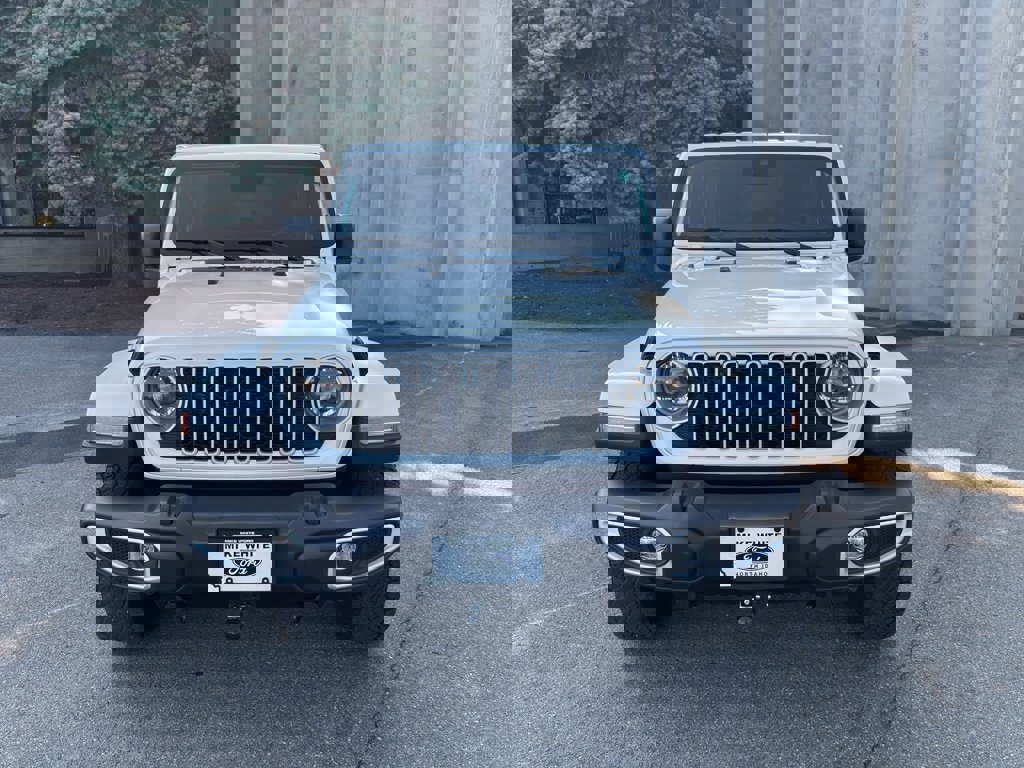 Used 2024 Jeep Wrangler Sahara image 2