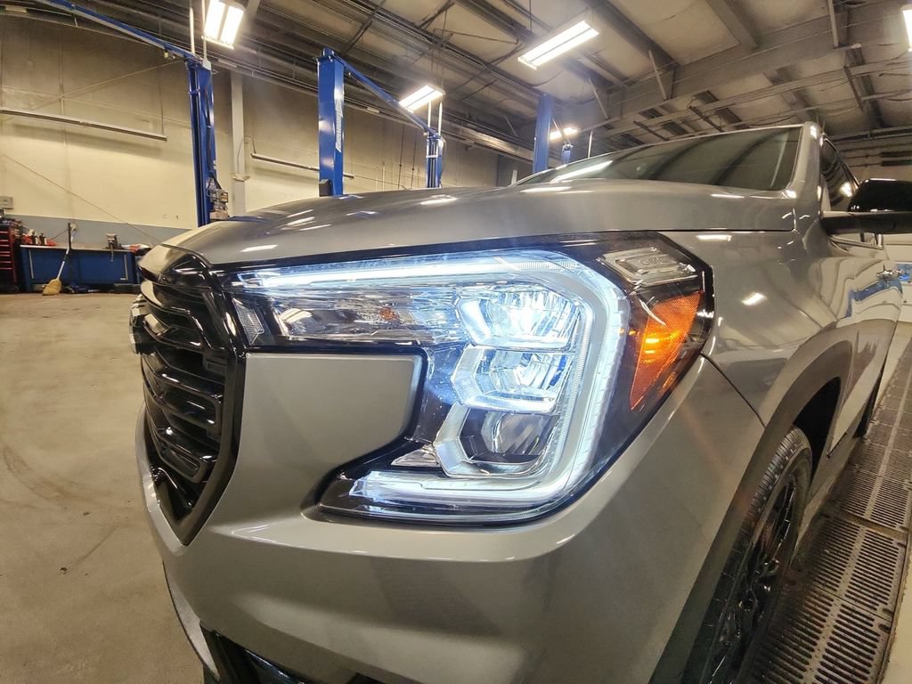 Certified 2024 GMC Terrain SLT w/ Infotainment Package II AWD/4WD image 30