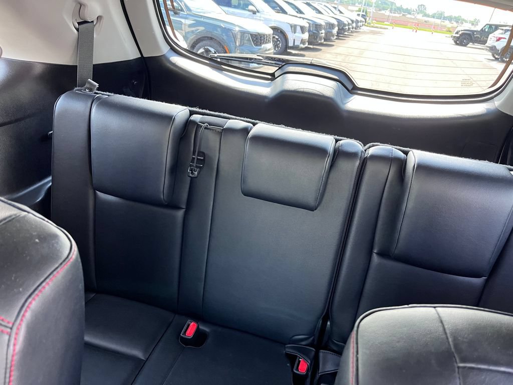 Used 2019 Toyota Highlander SE w/ Nightshade Edition AWD/4WD image 23