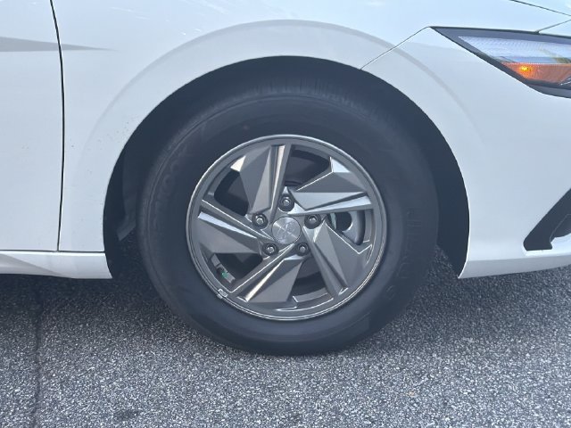 New 2026 Hyundai Elantra SE FWD image 14