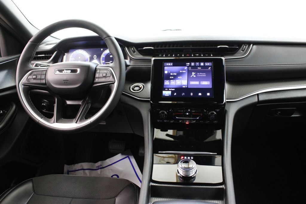 Used 2025 Jeep Grand Cherokee Altitude AWD/4WD image 9