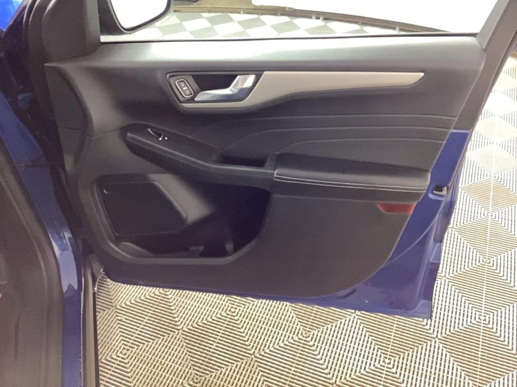 Used 2022 Ford Escape SEL image 9