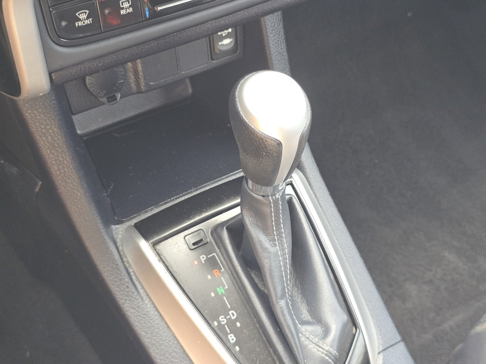 Used 2017 Toyota Corolla LE w/ Carpet Mat Package (TMS) FWD image 30