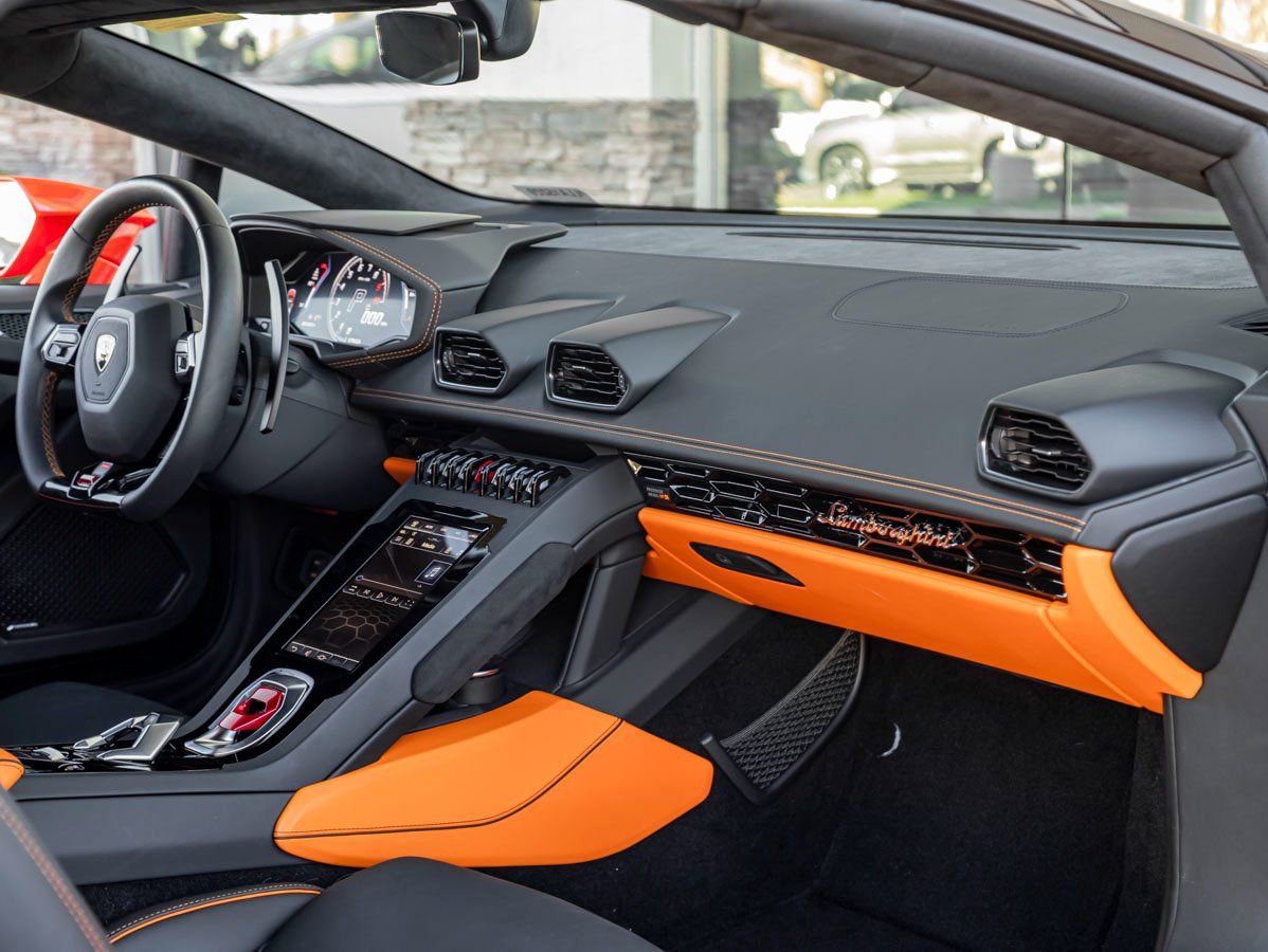 Used 2020 Lamborghini Huracan EVO image 28