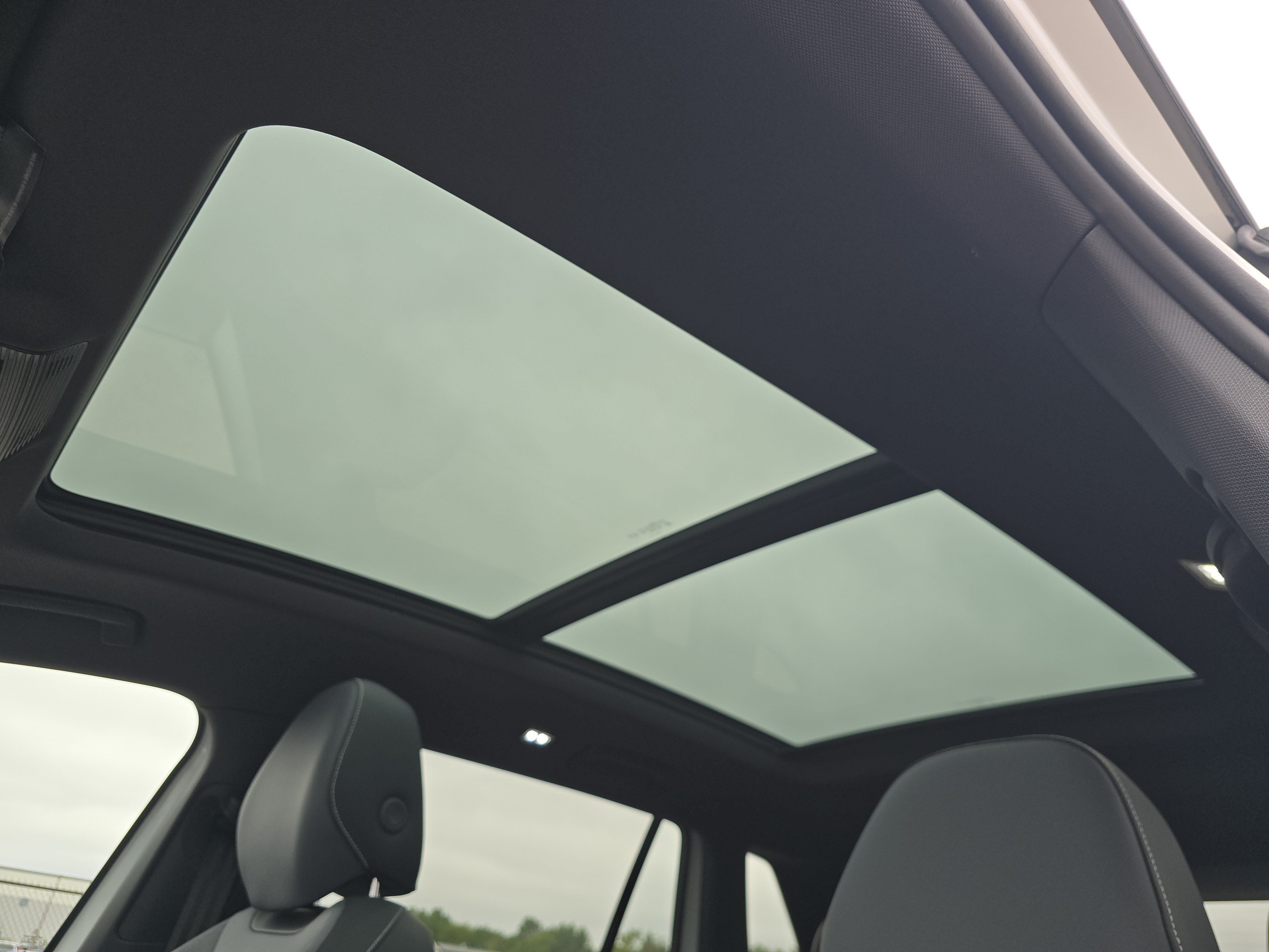 New 2026 Volkswagen Tiguan SE R-Line AWD/4WD image 9