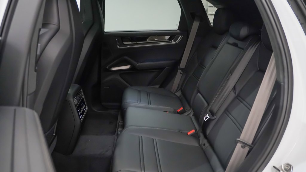 New 2025 Porsche Cayenne Turbo image 18