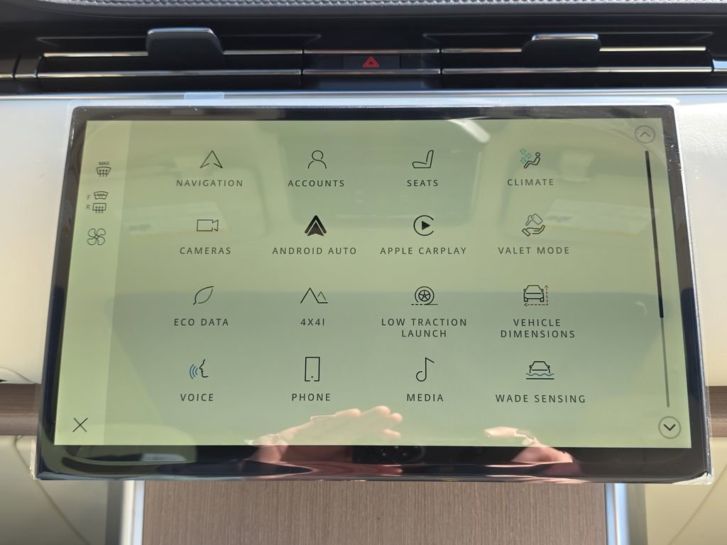 New 2026 Land Rover Range Rover SE image 21