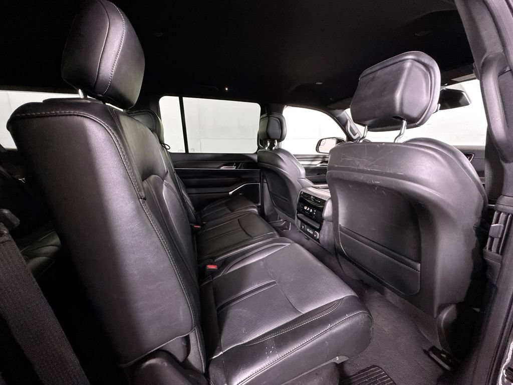 Used 2024 Jeep Wagoneer L Series II w/ Flexible Seating Group RWD image 29