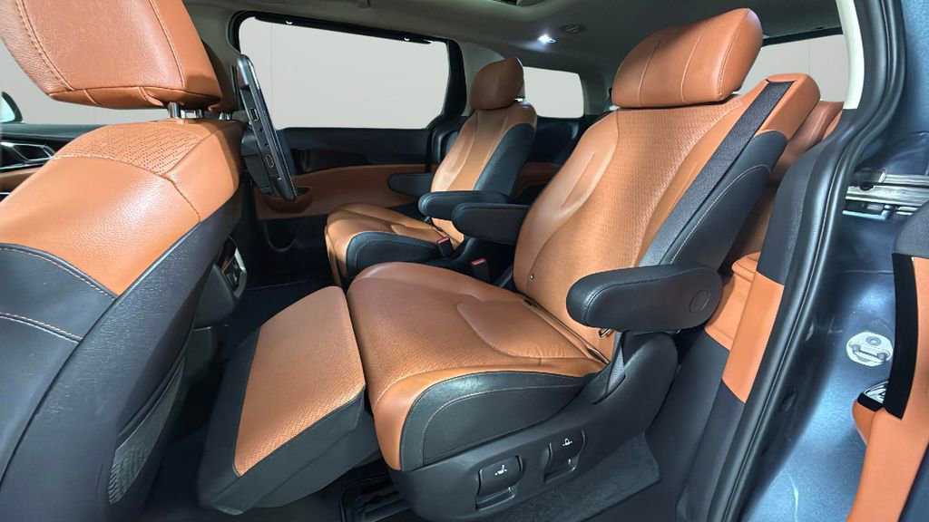 Used 2024 Kia Carnival SX Prestige image 29