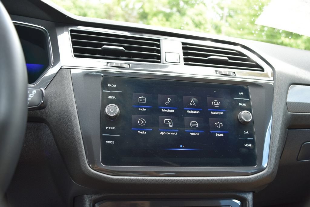 Used 2022 Volkswagen Tiguan SE AWD/4WD image 18