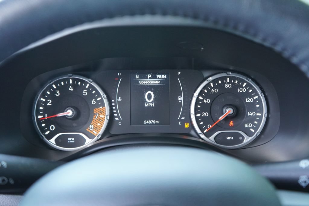 Used 2019 Jeep Renegade Latitude w/ Cold Weather Group FWD image 19