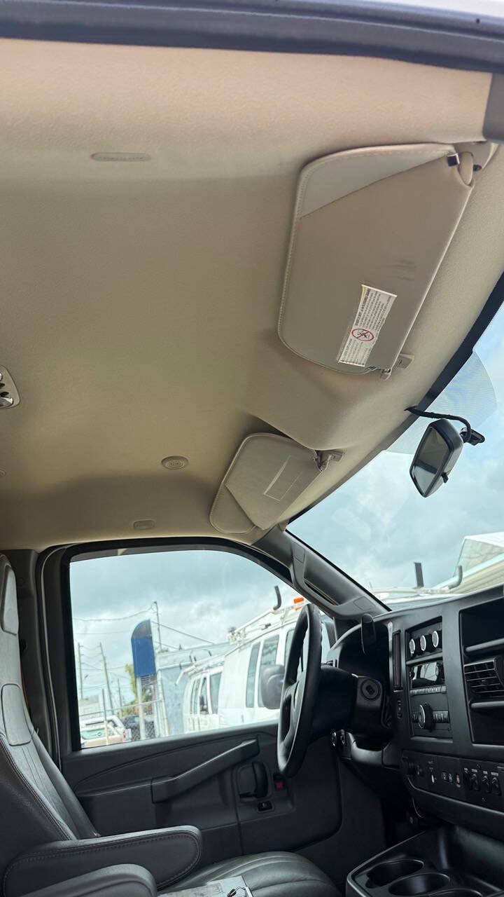 Used 2018 Chevrolet Express 2500 w/ Driver Convenience Package RWD image 41