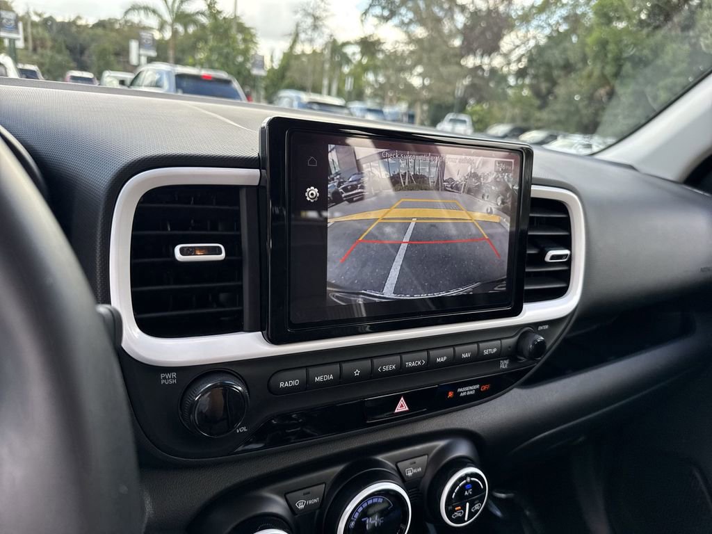 Used 2024 Hyundai Venue Limited image 50