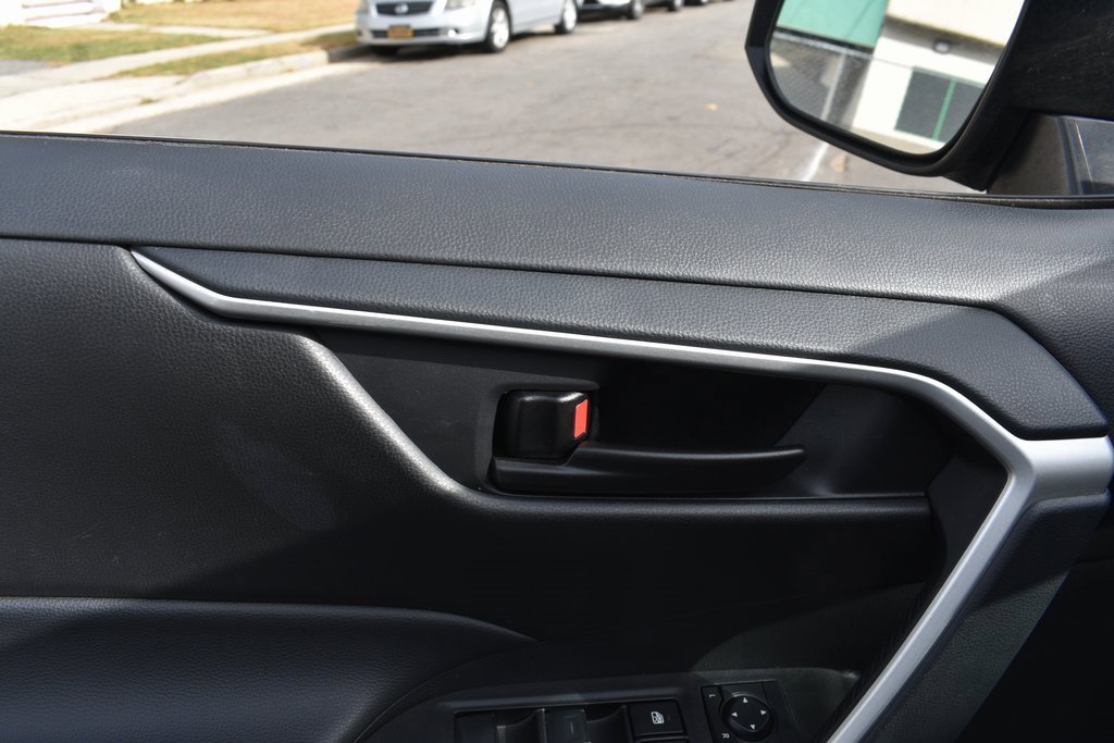 Used 2025 Toyota RAV4 LE image 13