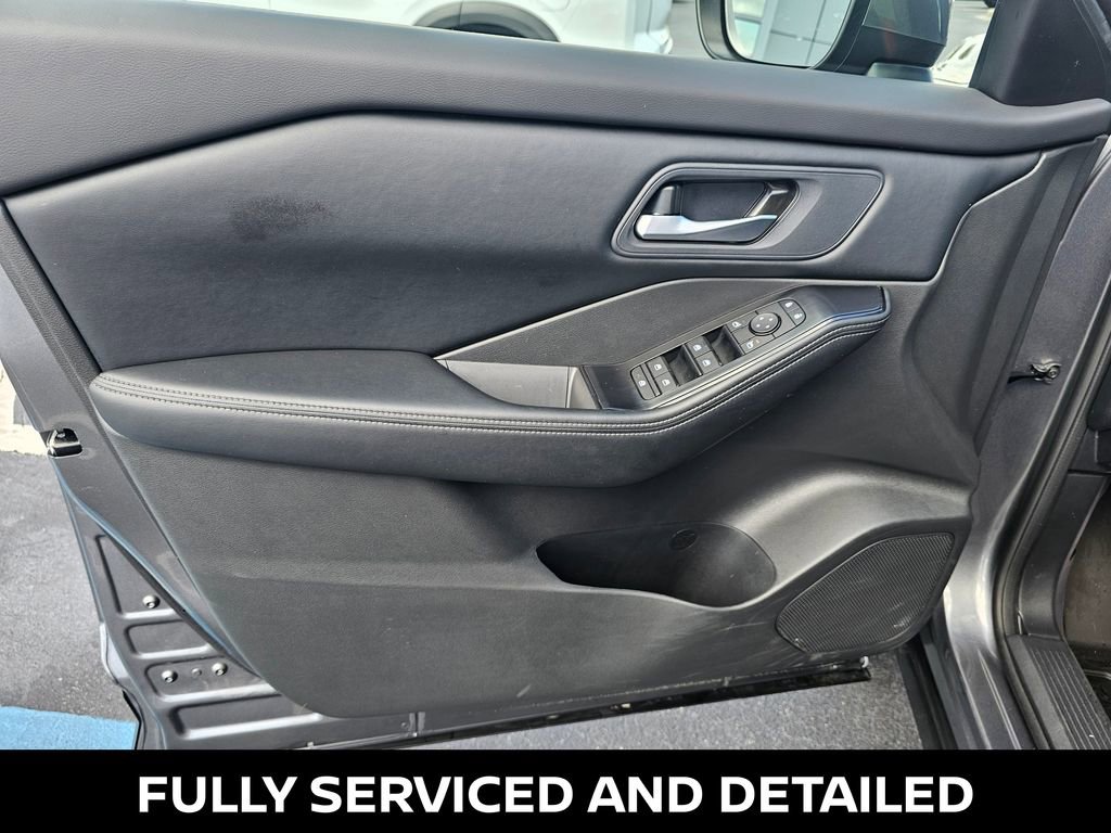 Used 2025 Nissan Rogue SV image 13