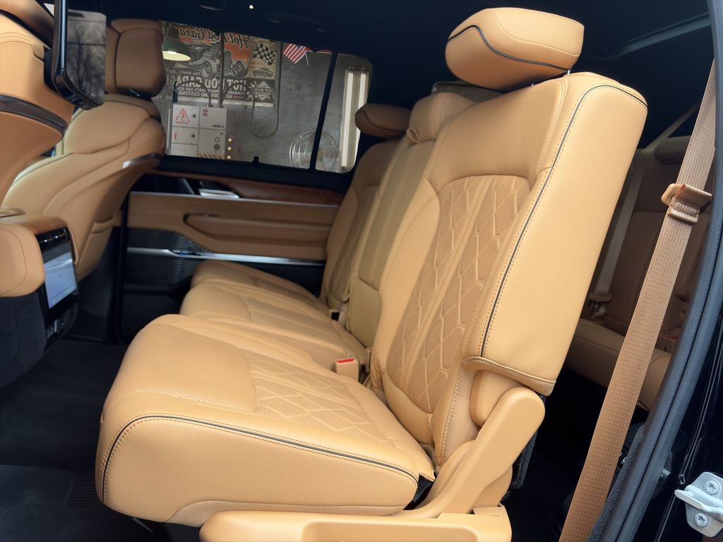 Used 2022 Jeep Grand Wagoneer Series III w/ Rear Seat Video Group 1 image 12