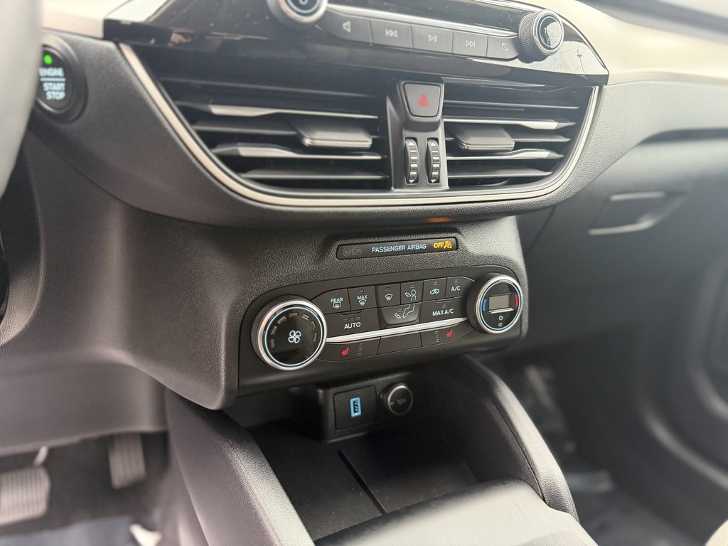 Used 2020 Ford Escape SE image 18